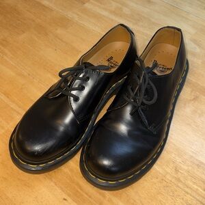 Dr. Marten Oxford shoe